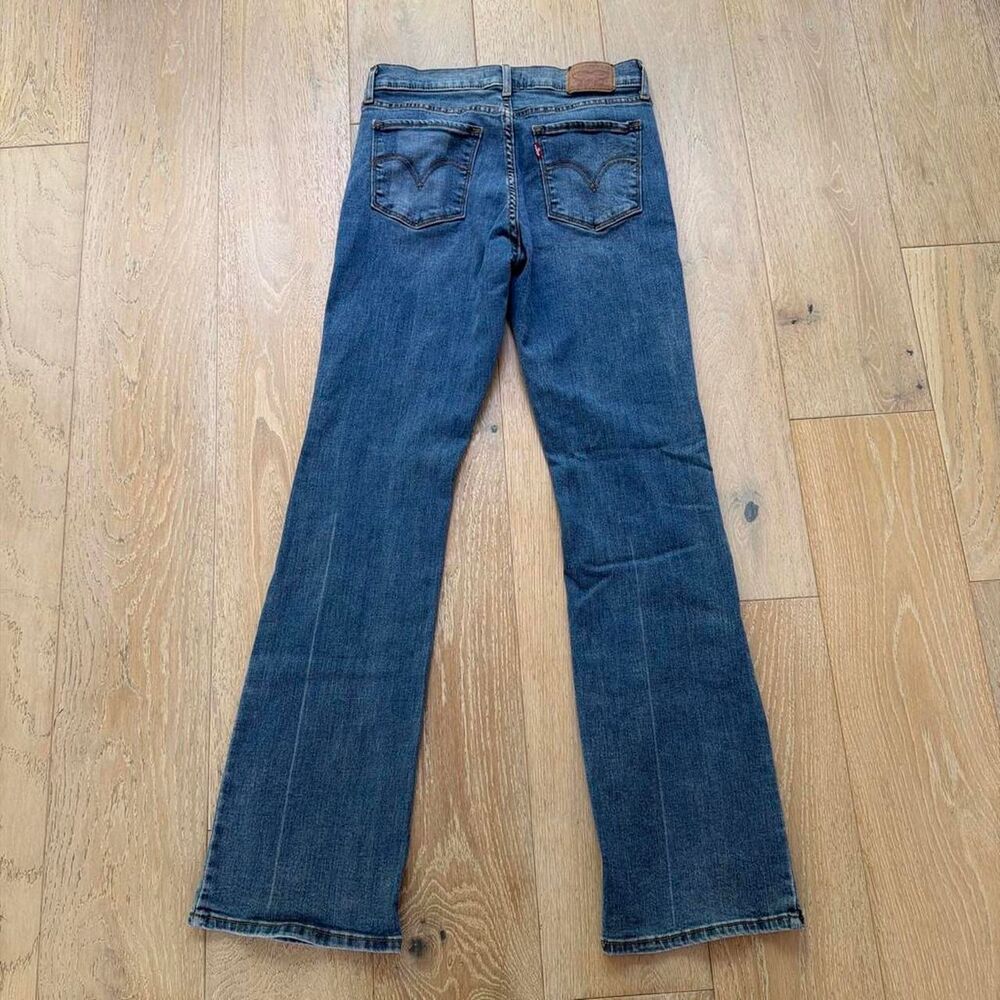 Levi's Flare Leg Women's Blue and Navy Jeans Women's sz 4